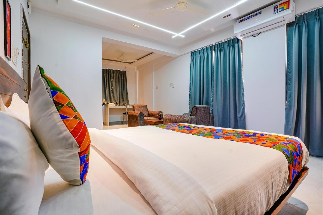 Fabhotel Crystal Inn - Nr Suvarndeep Chowk Pimpri-Chinchwad Eksteriør billede