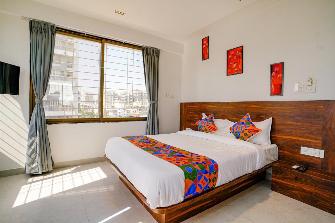 Fabhotel Crystal Inn - Nr Suvarndeep Chowk Pimpri-Chinchwad Eksteriør billede