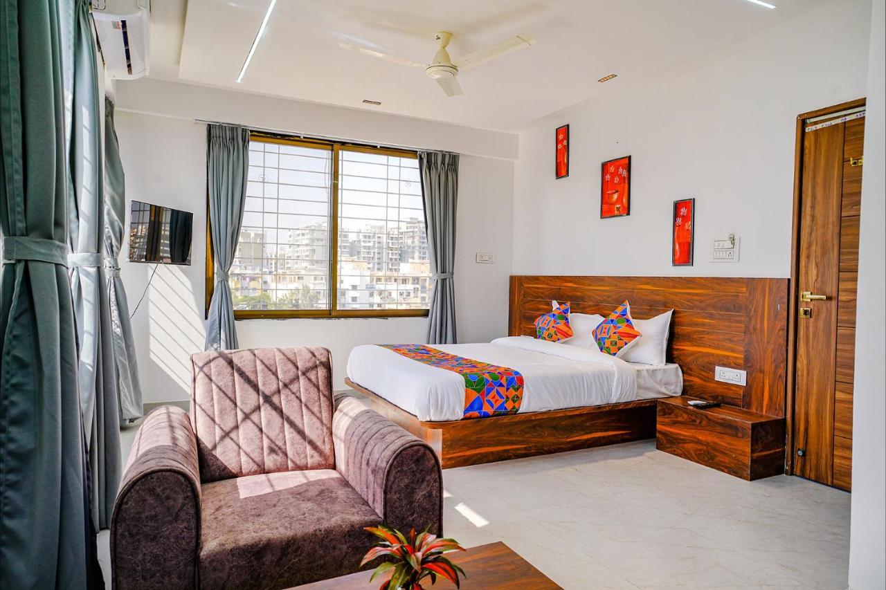 Fabhotel Crystal Inn - Nr Suvarndeep Chowk Pimpri-Chinchwad Eksteriør billede