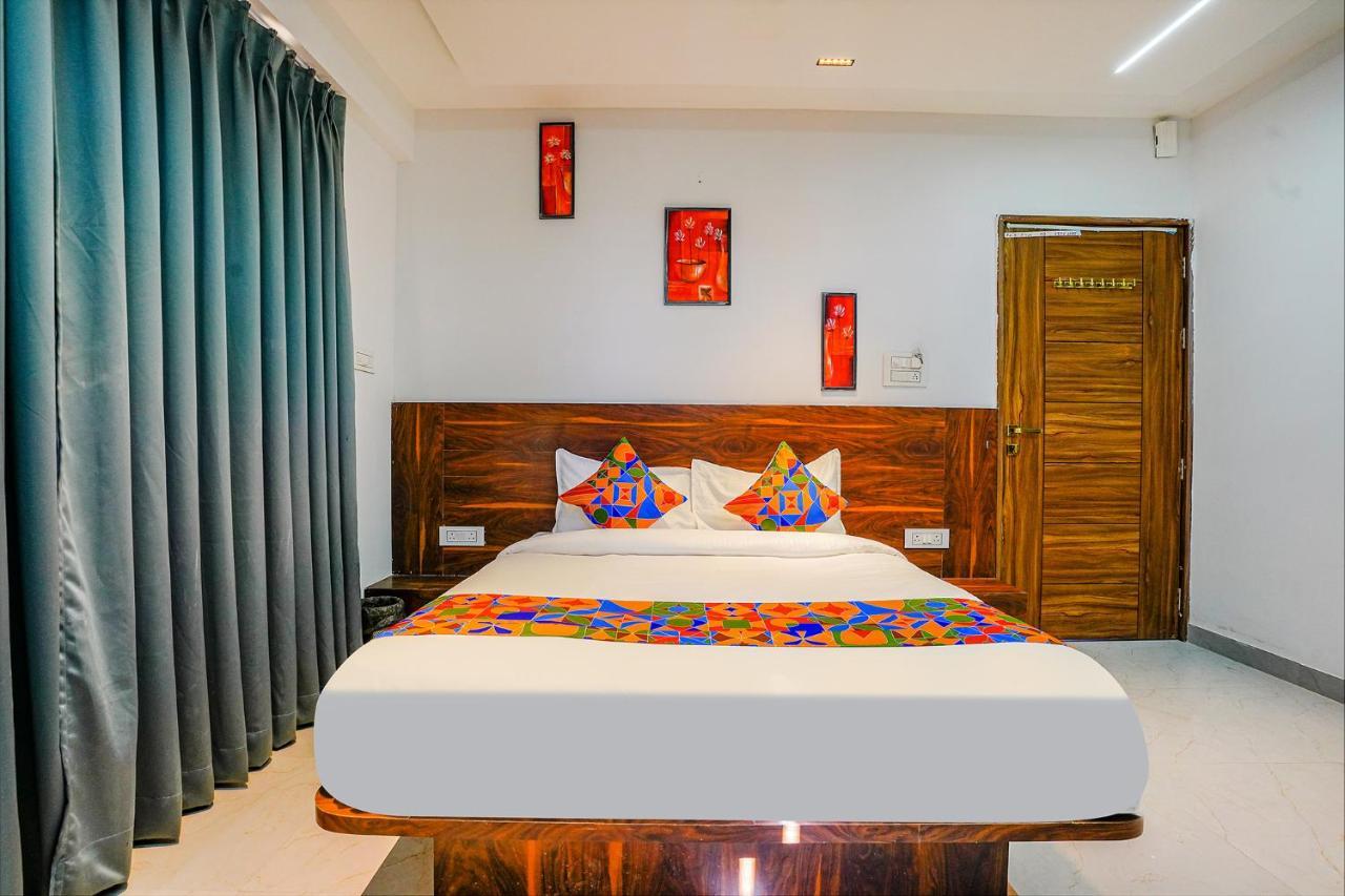 Fabhotel Crystal Inn - Nr Suvarndeep Chowk Pimpri-Chinchwad Eksteriør billede