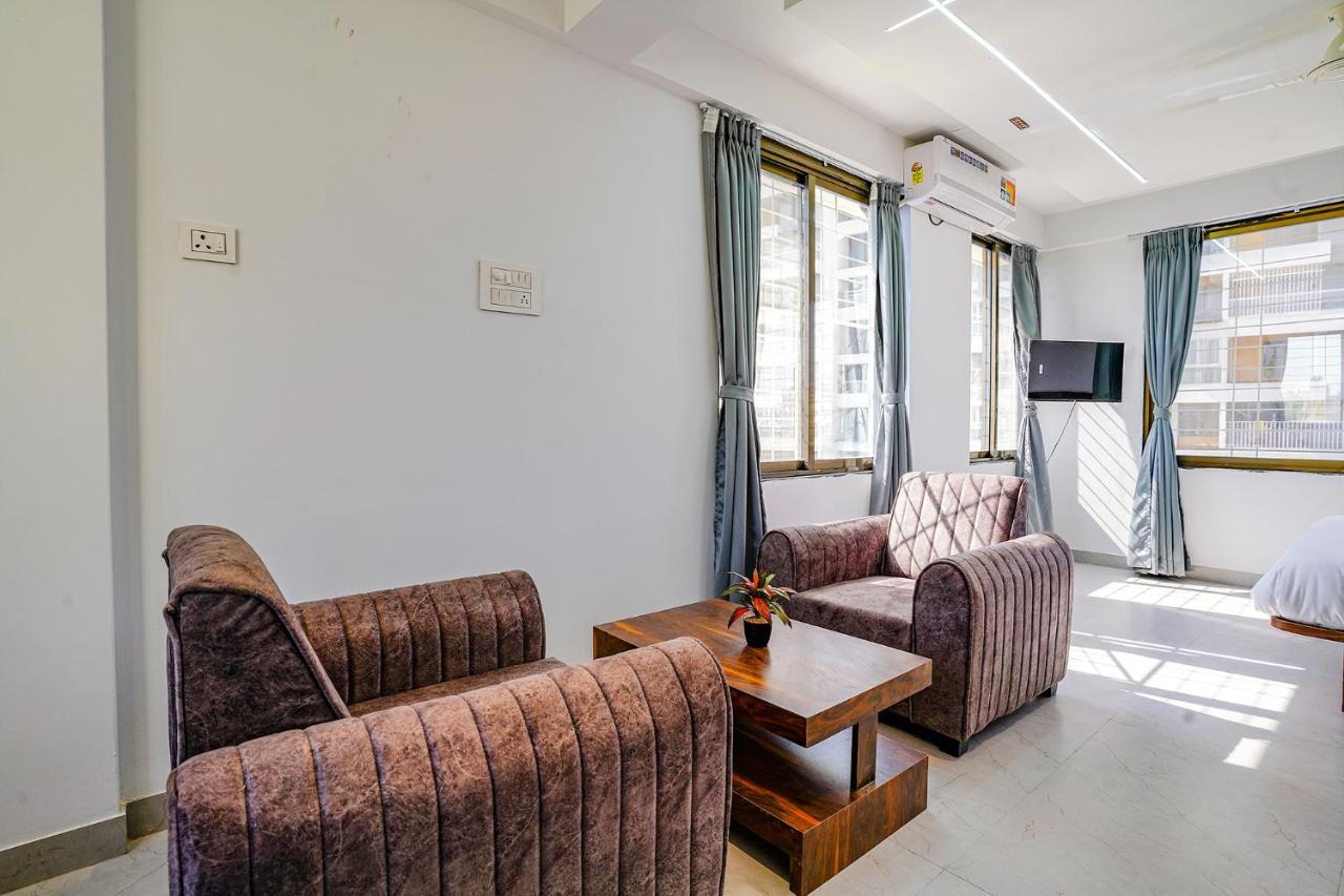 Fabhotel Crystal Inn - Nr Suvarndeep Chowk Pimpri-Chinchwad Eksteriør billede